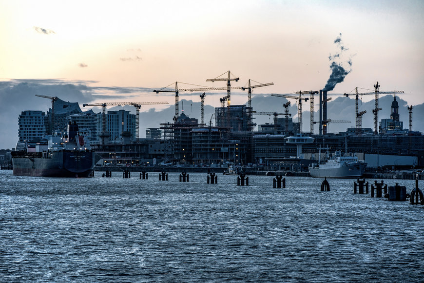 Construction of Germany's tallest timber high-rise underway with the help of Liebherr fibre rope cranes
